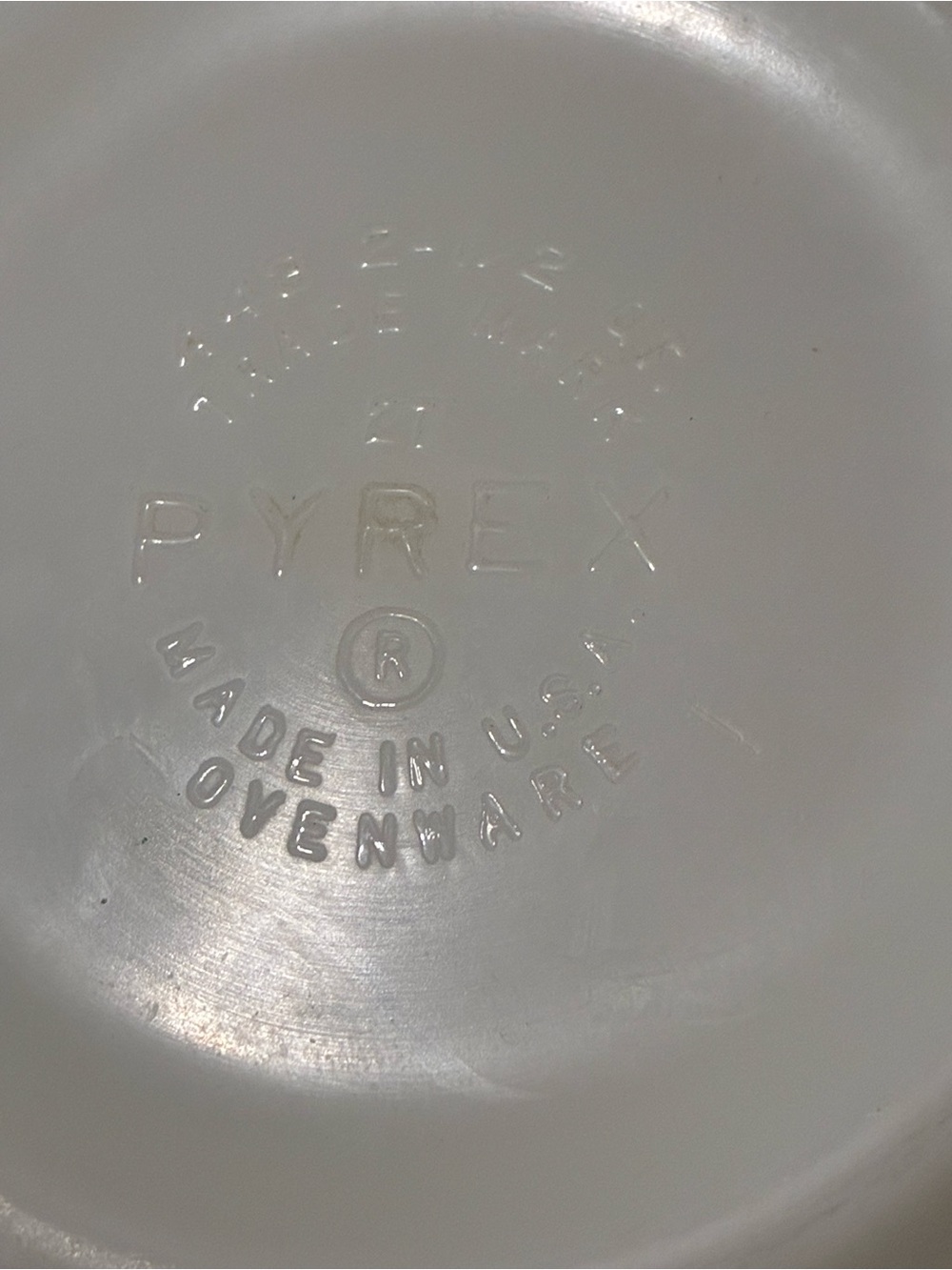 Vintage Pyrex Early American “Cinderella” White Milk Bowl Overware 2.5 Qt #443 - Picture 3 of 9